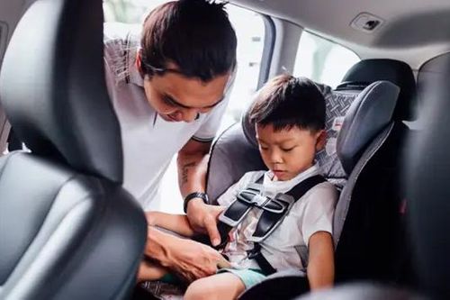 Quy định mới khi chở trẻ em trên đường từ 1/1/2025
