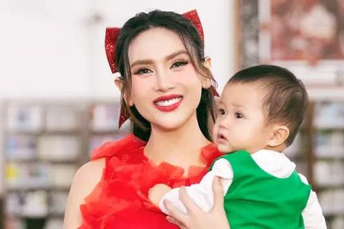 Võ Hoàng Yến rạng rỡ trở lại sàn catwalk