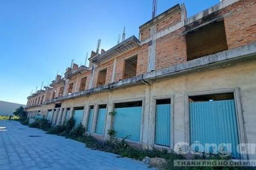 Gần trăm biệt thự trên khu đất 'vàng' bị chấm dứt hoạt động