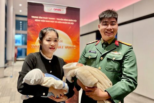 Hạnh phúc của cặp vợ chồng sau nửa thập kỷ 'tìm con'