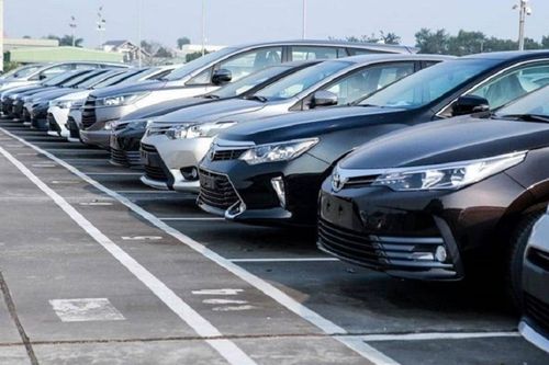 Không còn giảm phí trước bạ, các hãng 'đua' khuyến mãi hút khách mua ô tô