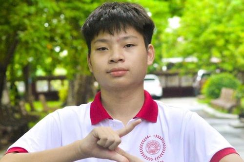 Cú ngược dòng ngoạn mục giúp nam sinh Huế giành vòng nguyệt quế