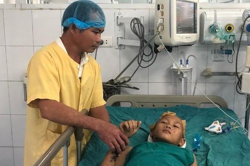 MS 972: Gia cảnh khó khăn, bé trai bị bỏng nặng cần sự giúp đỡ của cộng đồng