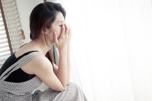 Vừa ly hôn được vài hôm, chồng cũ đang hả hê đã bất ngờ tìm đến khóc lóc cầu xin một điều