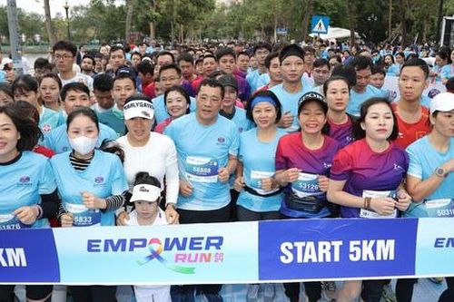 Vượt giá rét, 1.500 'vận động viên' tham gia giải chạy mang yêu thương, ấm áp cho bệnh nhân ung thư
