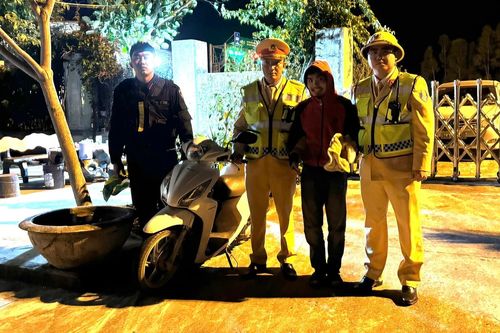Nam thanh niên điều khiển xe trộm cắp chạy trên cao tốc Hà Nội - Hải Phòng