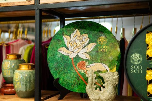 Trao 2 danh hiệu làng nghề ở phường Quảng An