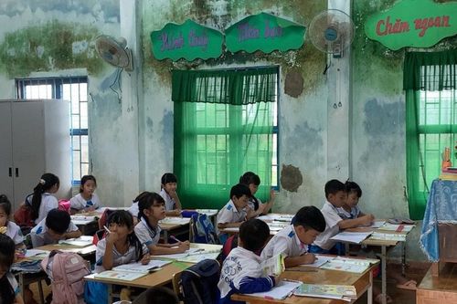 Quảng Ngãi: Thầy trò lo sợ vì trường học xuống cấp