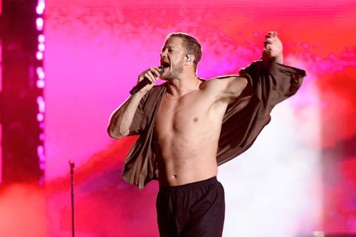 Dan Reynolds khoe cơ bụng 8 múi trong siêu nhạc hội 8Wonder Winter