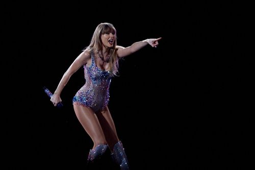Taylor Swift tạo ra hơn 10 tỷ USD sau tour diễn lịch sử