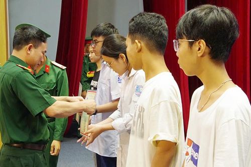 Đồng hành cùng cặp lá yêu thương