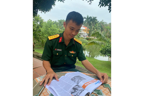 Chính trị viên nhiệt huyết, sáng tạo