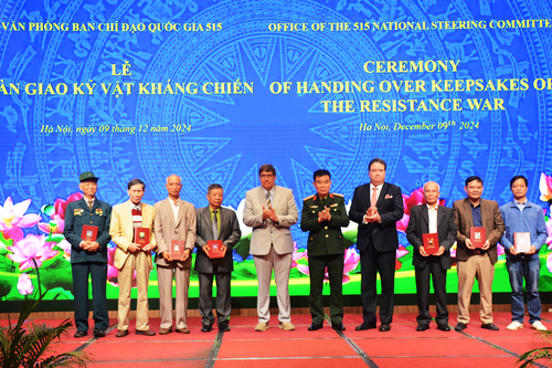 Bàn giao kỷ vật của liệt sĩ và cựu chiến binh Việt Nam do Hoa Kỳ cung cấp