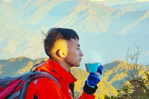 Hành trình chinh phục Lùng Cúng: Sức hút mới với sinh viên và người trẻ