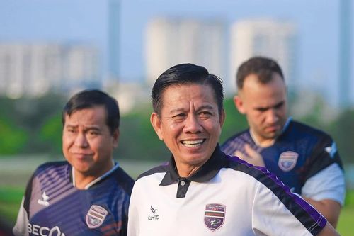 B.Bình Dương chia tay HLV Hoàng Anh Tuấn