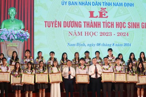 Ngành Giáo dục Nam Định được nhận Cờ thi đua của Bộ GD&ĐT