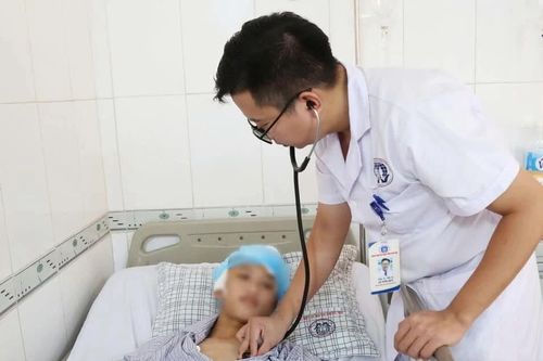 Bé trai 16 tuổi thoát khỏi 'cửa tử' nhờ hạ thân nhiệt chỉ huy