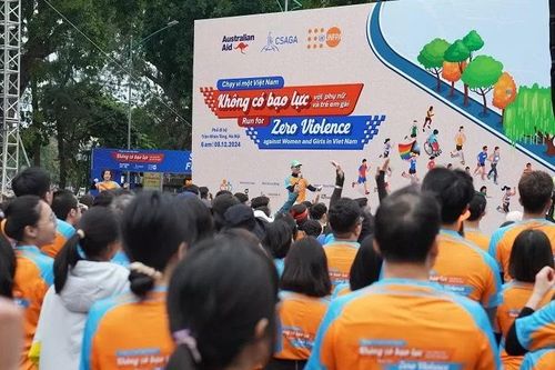 2.000 người tham gia giải chạy hướng tới một thế giới hạnh phúc, không có bạo lực với phụ nữ và trẻ em gái