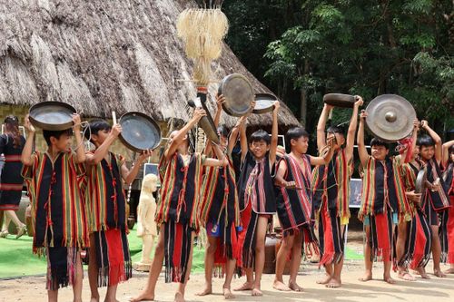 Màu Giẻ Triêng ở biên giới Đăk Răng