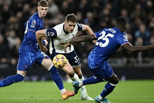 Thắng ngược Tottenham, Chelsea áp sát ngôi đầu của Liverpool