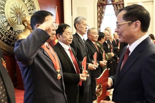 Phó Thủ tướng Bùi Thanh Sơn gặp gỡ, tri ân các cựu chiến binh, chuyên gia Trung Quốc giúp Cách mạng Việt Nam