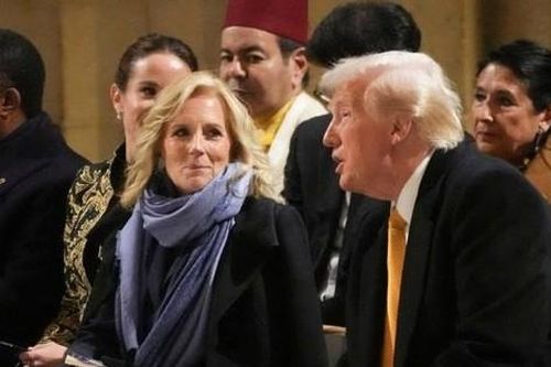 Khoảnh khắc ông Trump và bà Jill Biden gây sốt