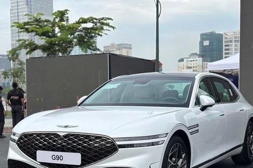 Cận cảnh đối thủ của Mercedes-Benz S-Class và BMW 7 Series tại Việt Nam