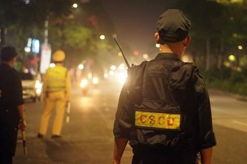 2 khung giờ lái xe phải lưu ý việc bật đèn, bấm còi