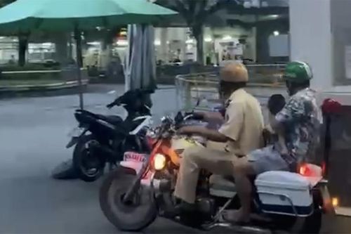 Thiếu tá CSGT chở cháu bé đang lên cơn co giật đi cấp cứu