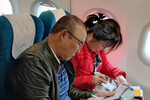 HLV Park Hang Seo sang Lào cổ vũ tuyển Việt Nam