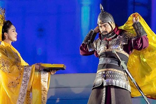 NSƯT Như Huỳnh rơi nước mắt khi hóa thân Thái hậu Dương Vân Nga