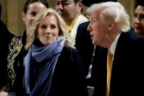 Ông Trump dùng hình chụp cùng bà Jill Biden để quảng cáo nước hoa
