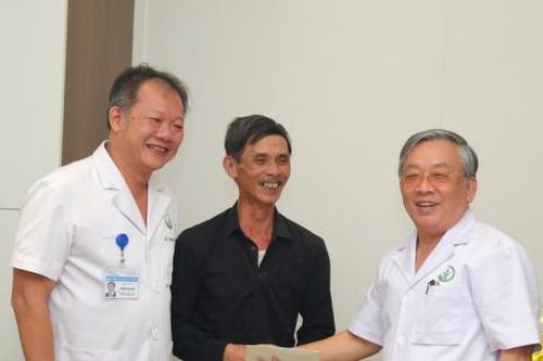 Người đầu tiên tại Việt Nam được ghép gan từ người cho chết não hiện sức khỏe thế nào?