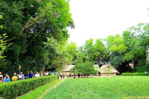 Chuyên gia hiến kế phát triển bền vững du lịch Nghệ An