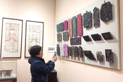 Chiêm ngưỡng bộ sưu tập tranh thờ hiếm có của đồng bào dân tộc thiểu số