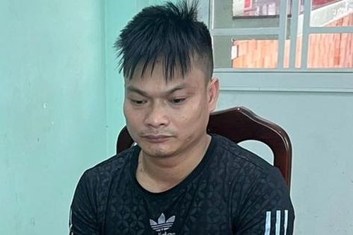 Tạm giữ đối tượng gây rối, đập phá ô tô sau va chạm giao thông