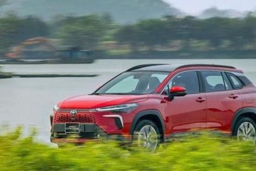 Toyota Corolla Cross giá từ 820 triệu: Xe gia đình gầm cao có gì hấp dẫn?