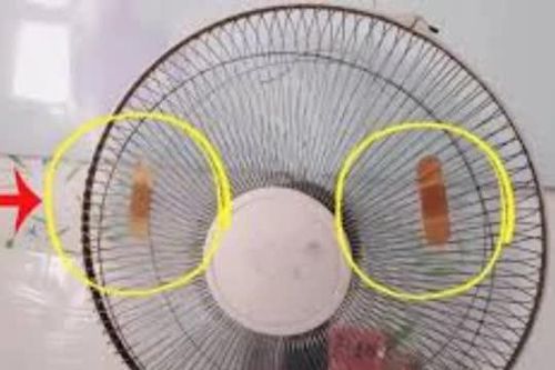 Dán miếng urgo lên quạt điện, không những thư giãn tinh thần còn đuổi được côn trùng