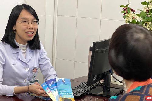 Cụ bà mắc Alzheimer làm nhiều việc kỳ lạ, bác sĩ đưa ra lời khuyên