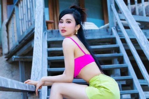 Ảnh vợ Minh Nhựa mặc đồ xuyên thấu gây sốt