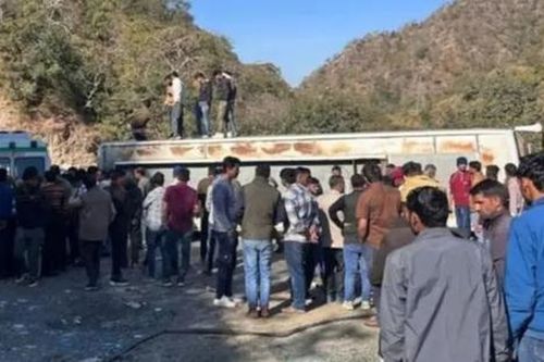 Lật xe buýt khi đi dã ngoại, 28 học sinh thương vong ở Ấn Độ
