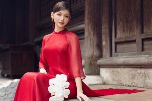 4 mẫu áo dài trang nhã cho năm mới 2025