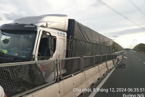 Dải phân cách bê tông cốt thép đúc sẵn tiềm ẩn nguy cơ mất an toàn