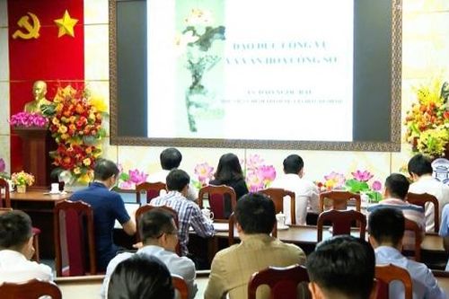 Nâng cao đạo đức, xây dựng văn hóa công sở hiện đại