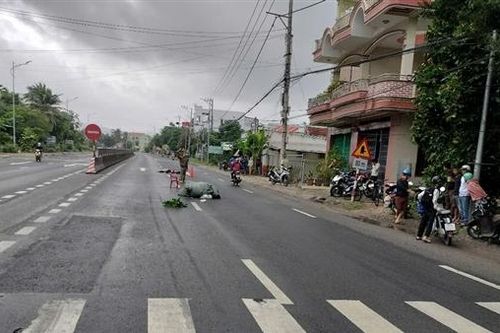 Truy tìm xe ô tô nghi vấn gây tai nạn chết người