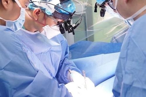 Cứu sống nam học sinh bị tai nạn giao thông bên bờ 'cửa tử'