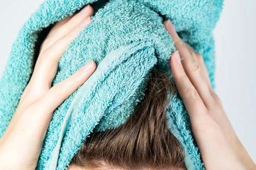 10 thói quen khiến tóc hư tổn và cách xử trí