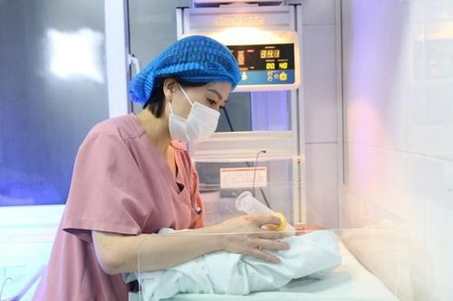 Mẹ con sản phụ bị sản giật, rau tiền đạo trung tâm chảy máu thoát chết ngoạn mục