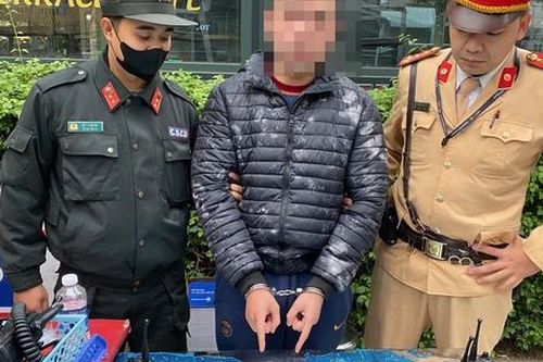 Thanh niên đi SH lượn phố bất ngờ lộ việc mang ma túy trong người