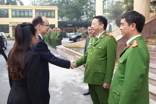 Đoàn công tác Công an thành phố Bắc Kinh thăm, tìm hiểu các mô hình đảm bảo an ninh trật tự tại quận Tây Hồ
